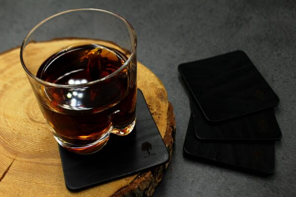 podkładki pod szklanki do whisky czarne
